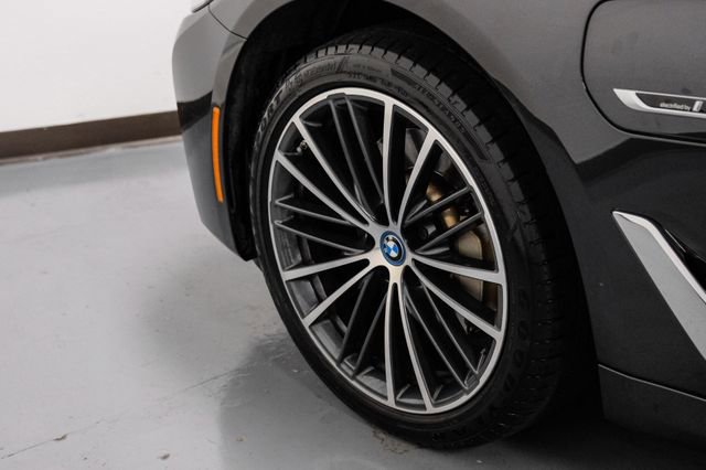 Used 2022 BMW 530e w/ Premium Package image 59