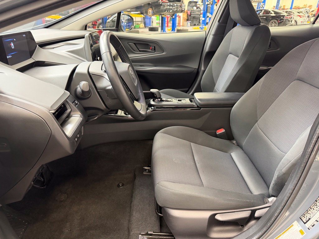 Used 2025 Toyota Prius LE FWD image 14