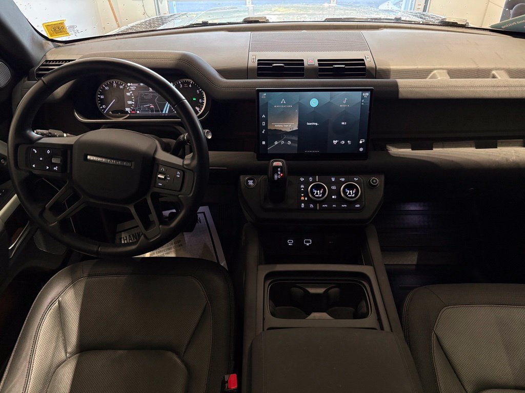Used 2023 Land Rover Defender 130 X-Dynamic SE AWD/4WD image 33