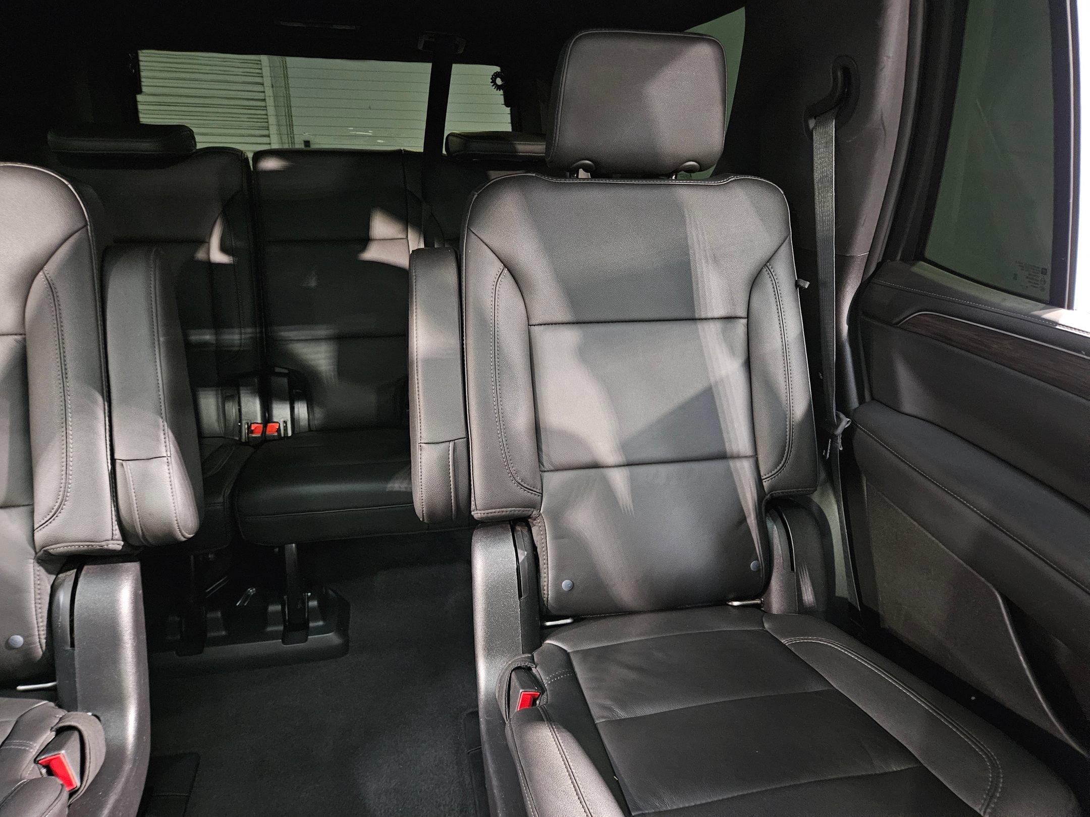 Used 2021 Chevrolet Tahoe Z71 w/ Luxury Package AWD/4WD image 14