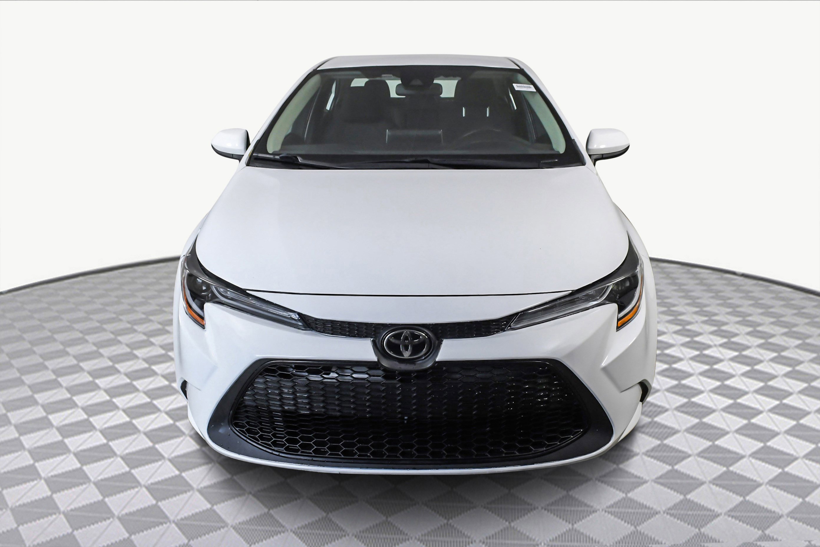 Used 2021 Toyota Corolla LE image 2