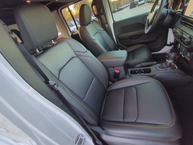 New 2025 Jeep Wrangler Unlimited Sahara w/ Technology Group AWD/4WD image 35
