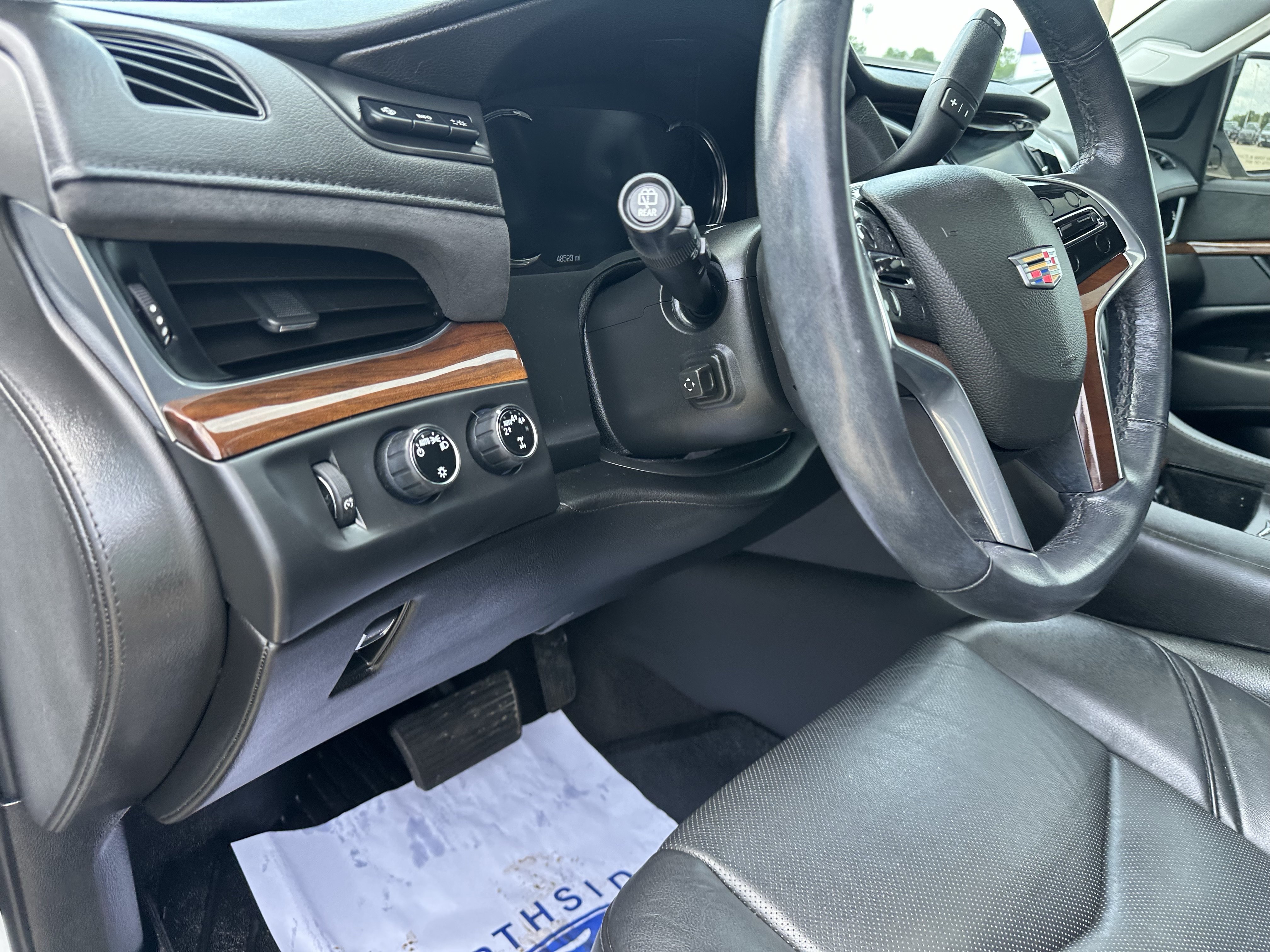 Used 2020 Cadillac Escalade Premium Luxury AWD/4WD image 17
