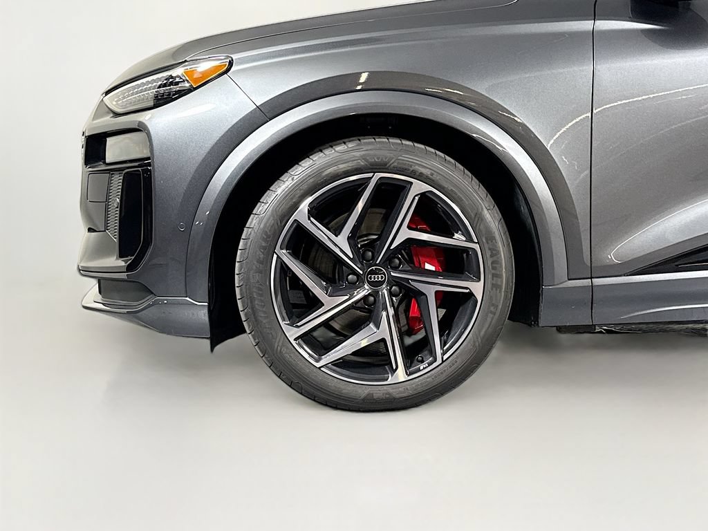 Used 2025 Audi SQ6 e-tron Prestige w/ 21" Black Optic Wheel Package AWD/4WD image 23