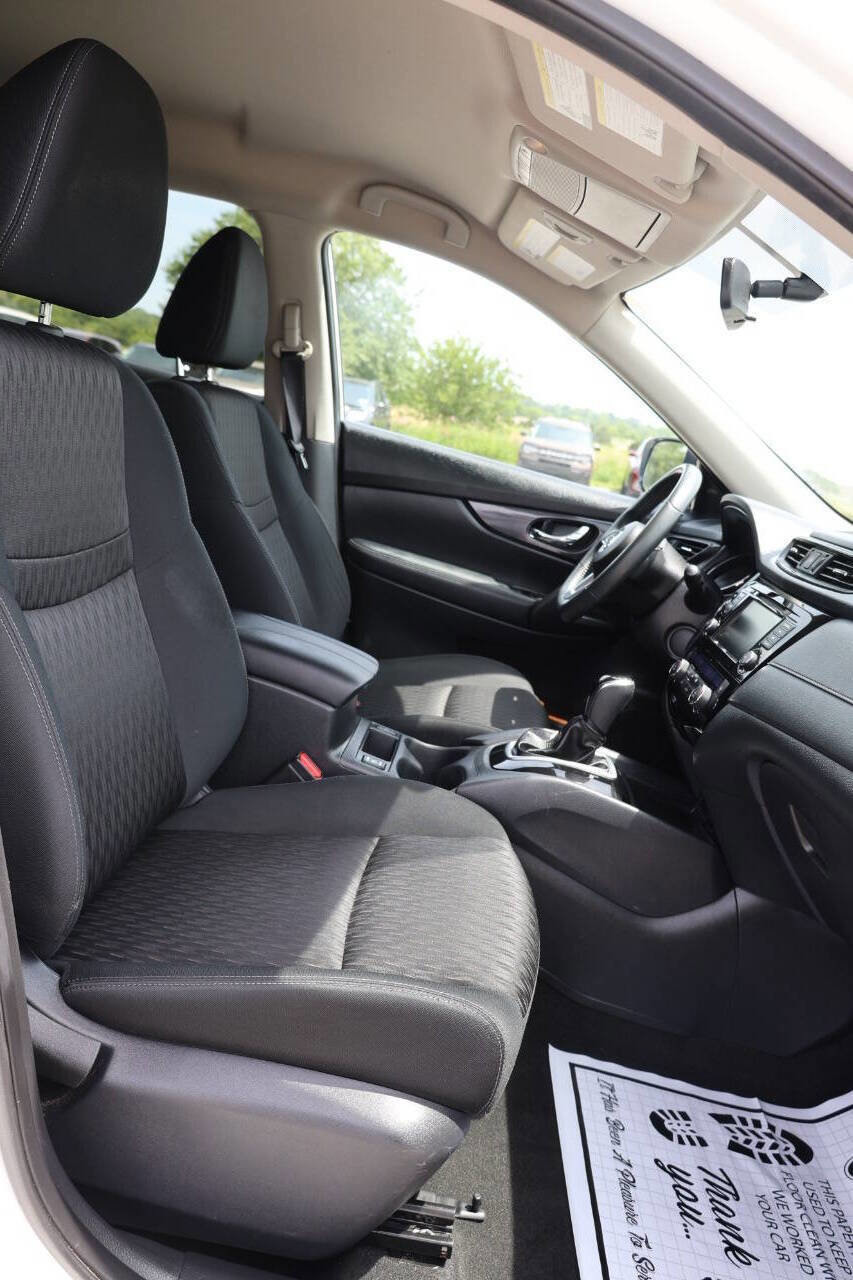 Used 2018 Nissan Rogue SV image 15