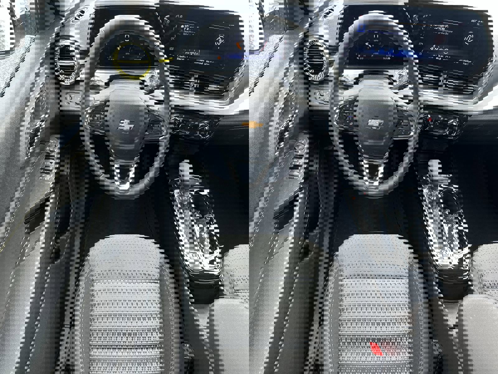 Used 2025 Chevrolet Trax LT w/ Driver Confidence Package image 17