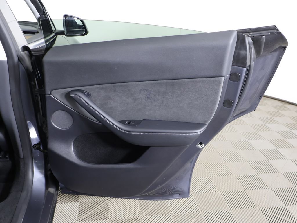 Used 2023 Tesla Model Y Long Range image 28