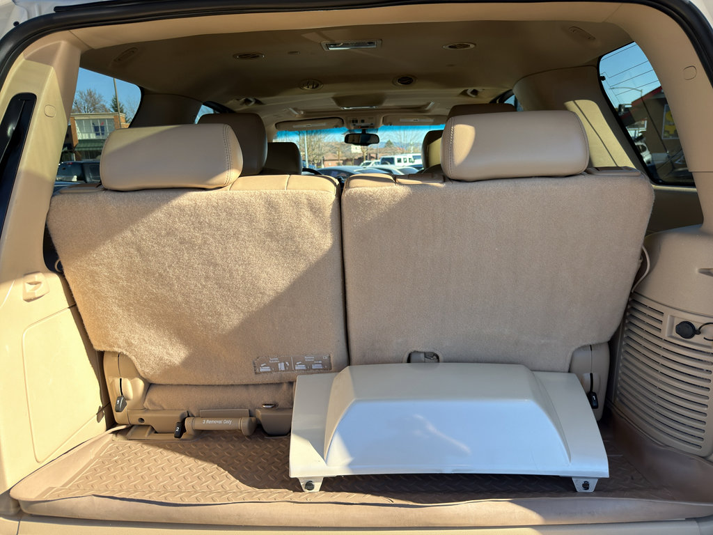 Used 2011 Cadillac Escalade Luxury image 18