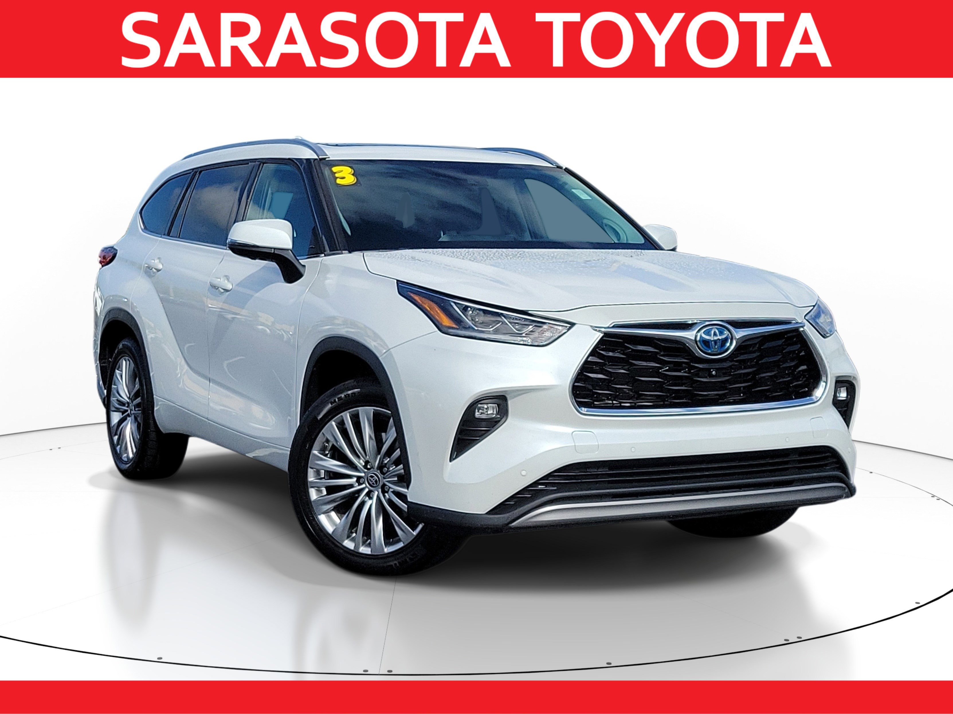 Used 2023 Toyota Highlander Platinum FWD image 1