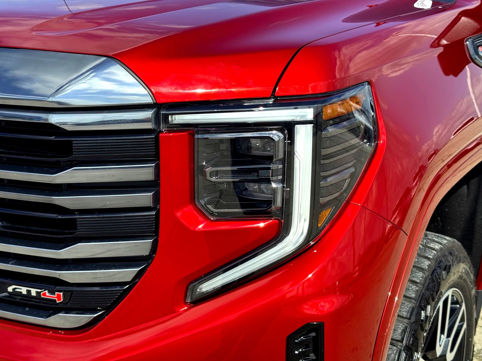 Used 2024 GMC Sierra 1500 AT4 w/ Technology Package image 4