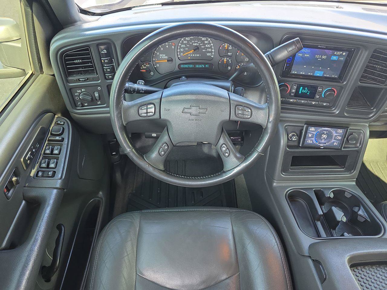 Used 2006 Chevrolet Silverado 2500 LT w/ Heavy-Duty Power Package AWD/4WD image 6