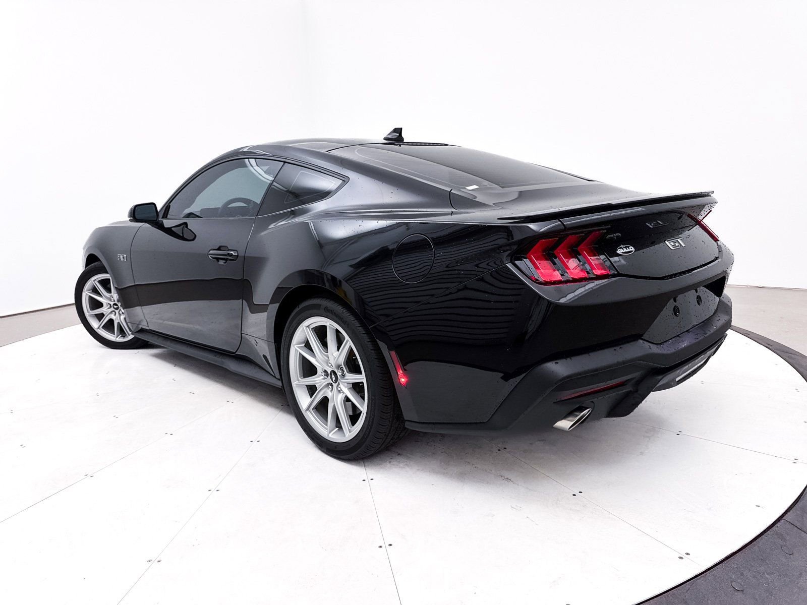 Used 2024 Ford Mustang GT Premium RWD image 3