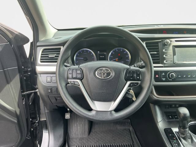 Used 2018 Toyota Highlander LE AWD/4WD image 13