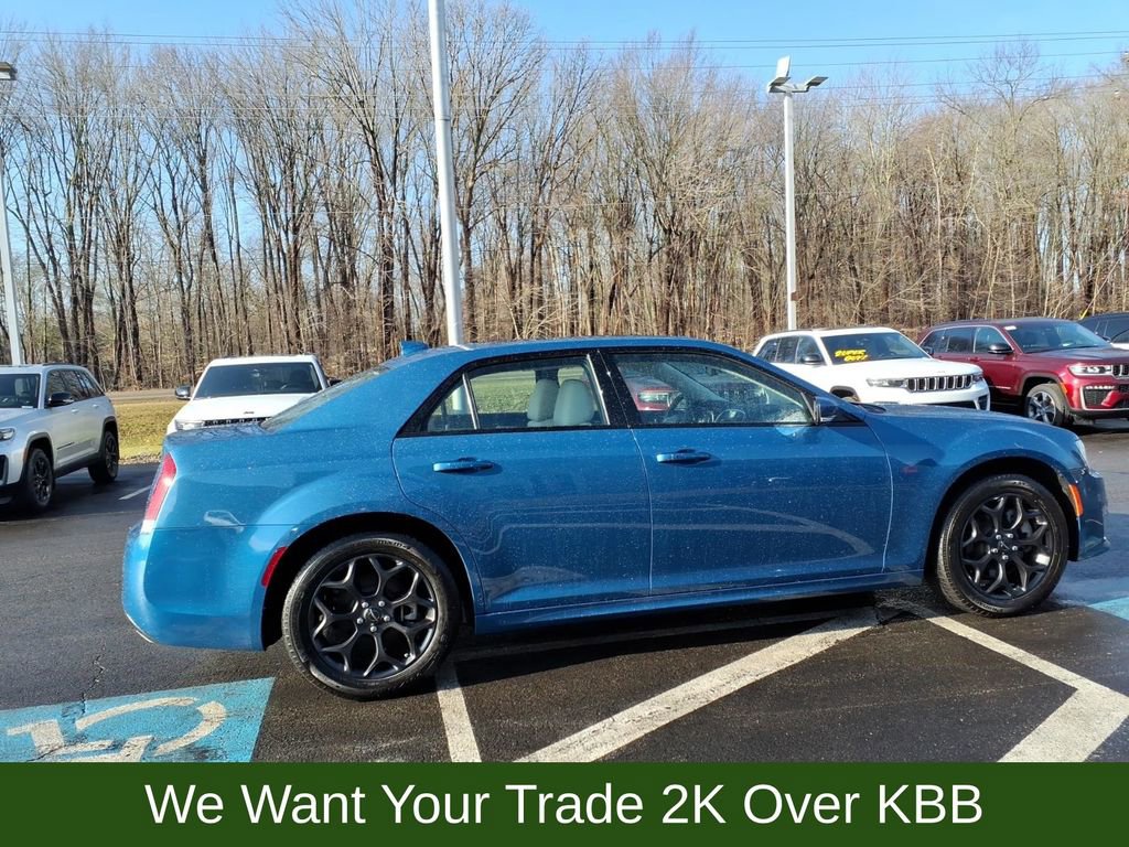 Used 2023 Chrysler 300 Touring L w/ Popular Equipment Group image 5