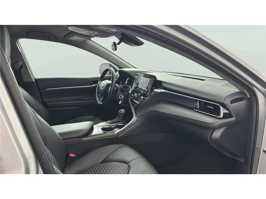 Used 2022 Toyota Camry SE w/ Carpet Mat Package (TMS) FWD image 18