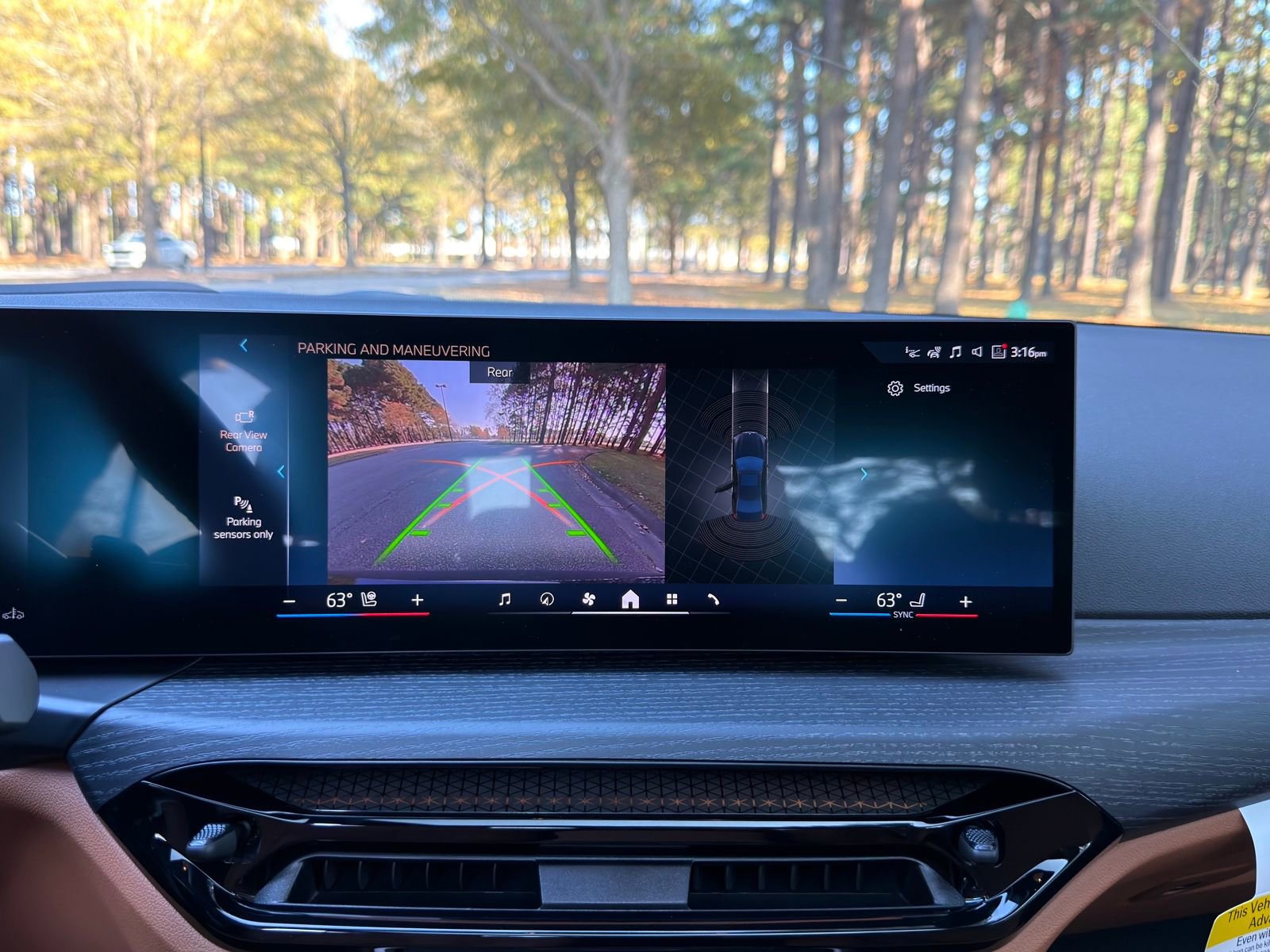 New 2026 BMW 330i Sedan w/ M Sport Package RWD image 5