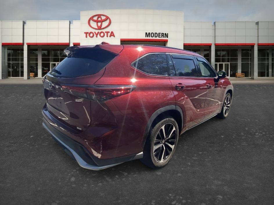 Used 2021 Toyota Highlander XSE FWD image 25