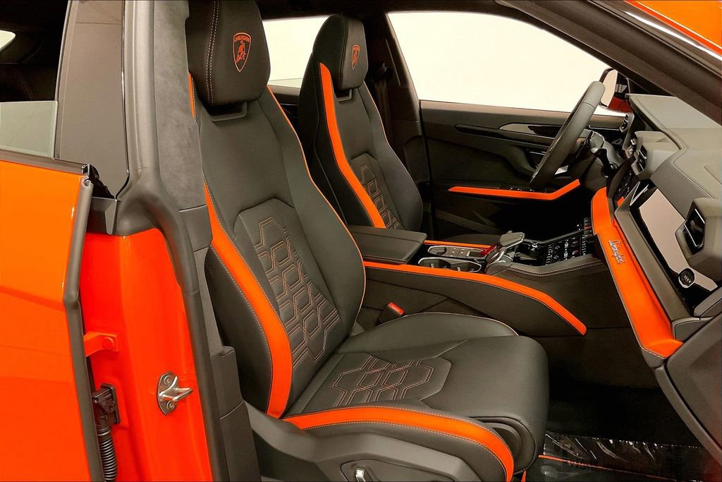 Used 2025 Lamborghini Urus SE image 14
