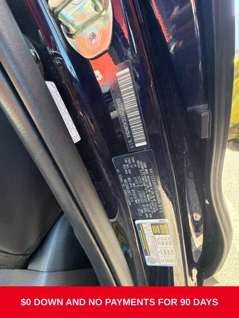 Used 2025 Kia Carnival FWD image 4