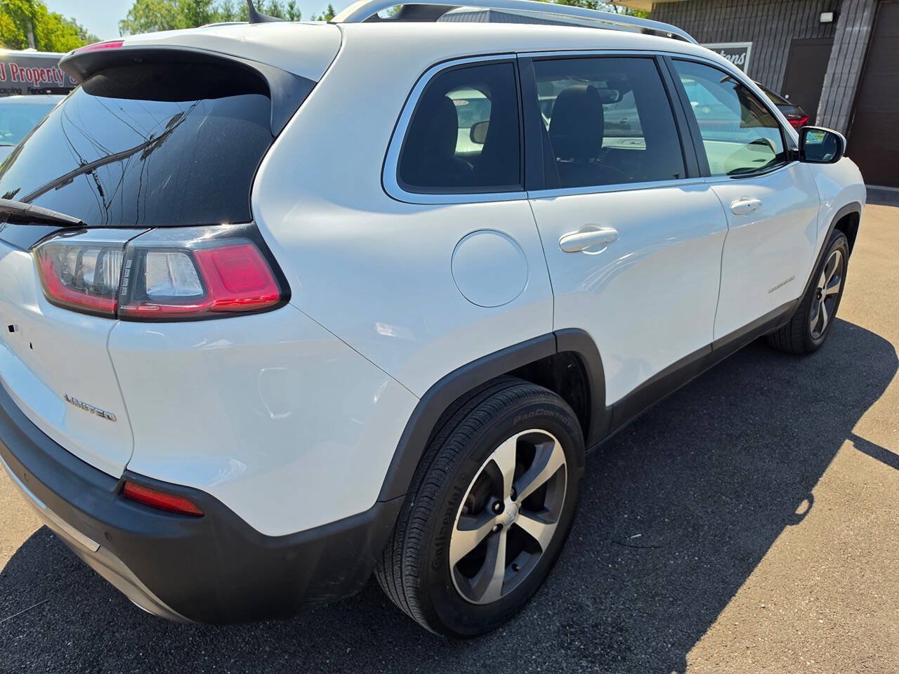 Used 2021 Jeep Cherokee Limited AWD/4WD image 3
