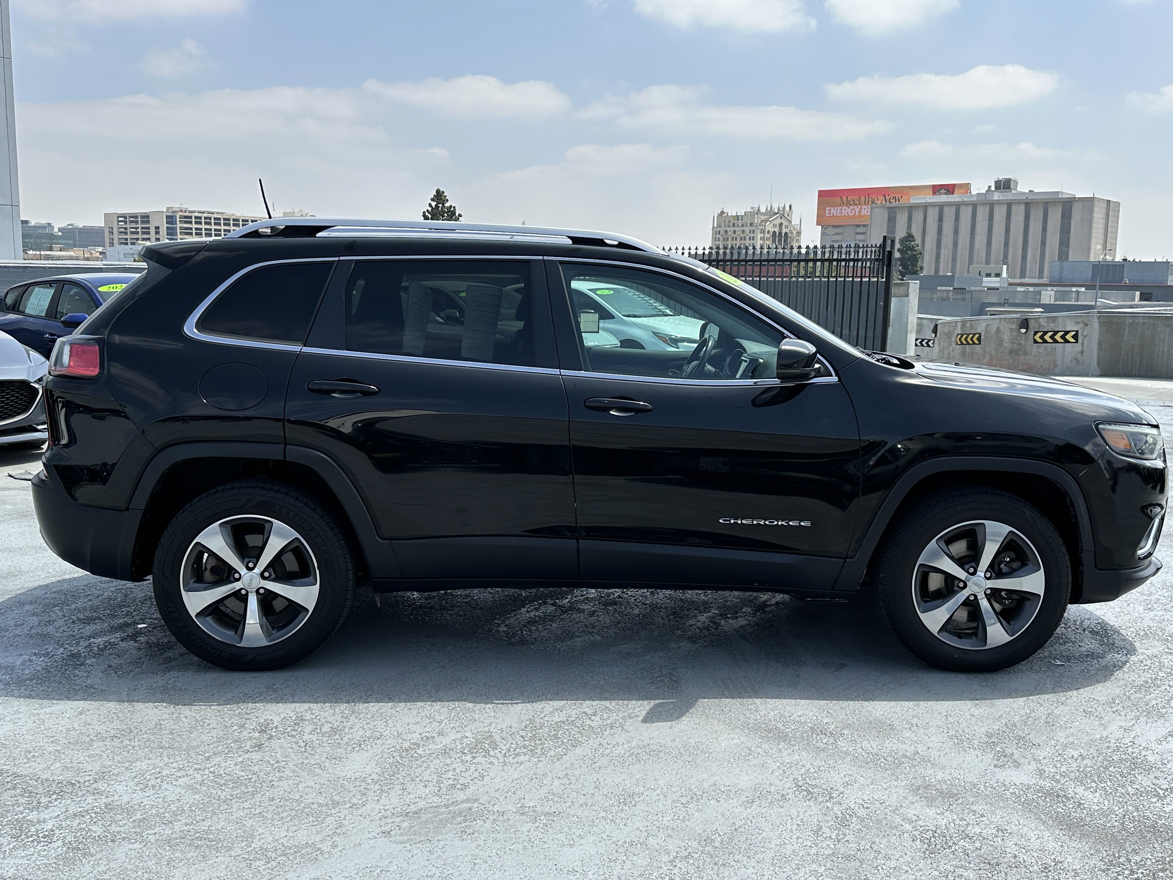 Used 2019 Jeep Cherokee Limited AWD/4WD image 9