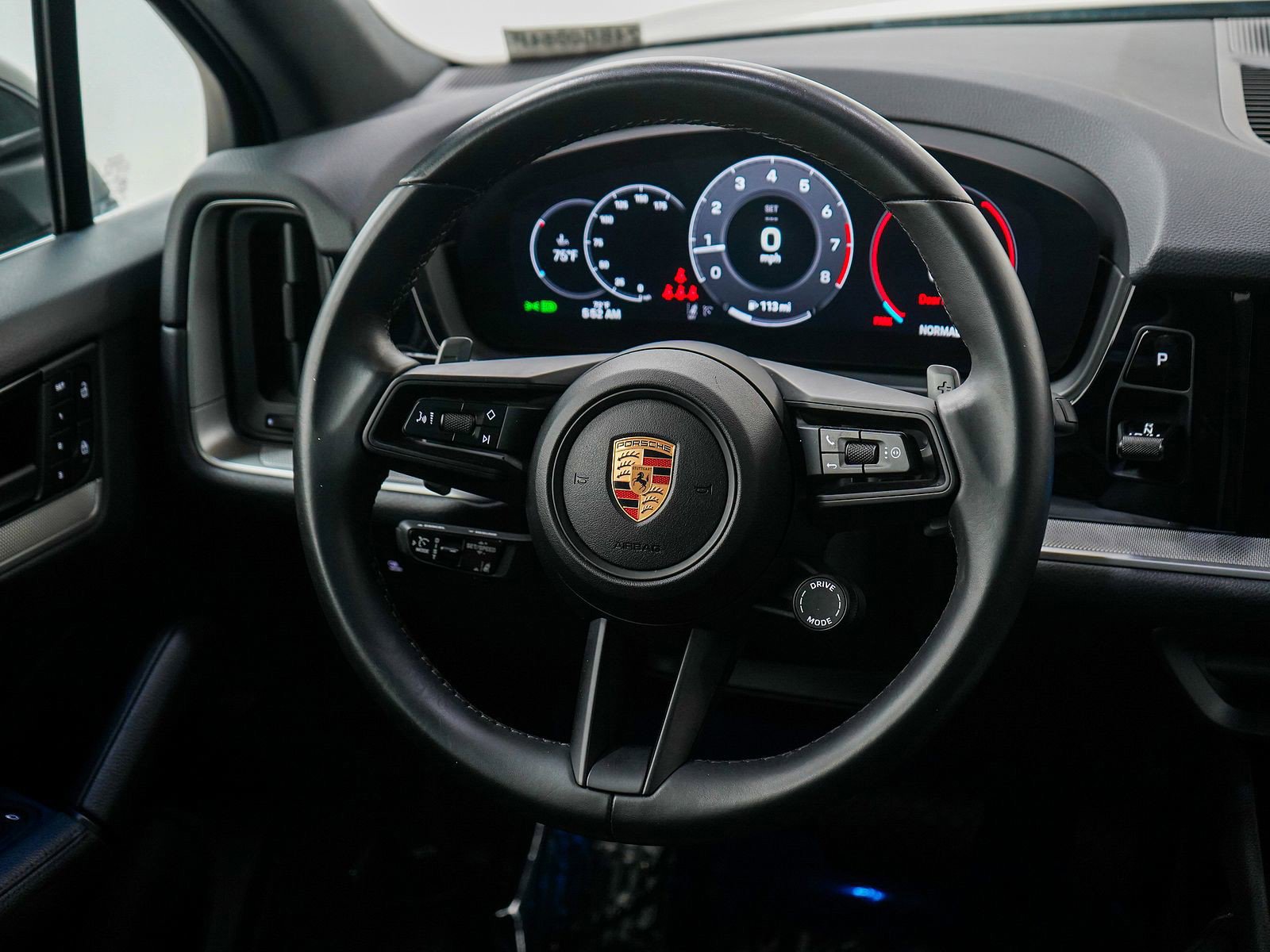 Used 2025 Porsche Cayenne AWD/4WD image 14