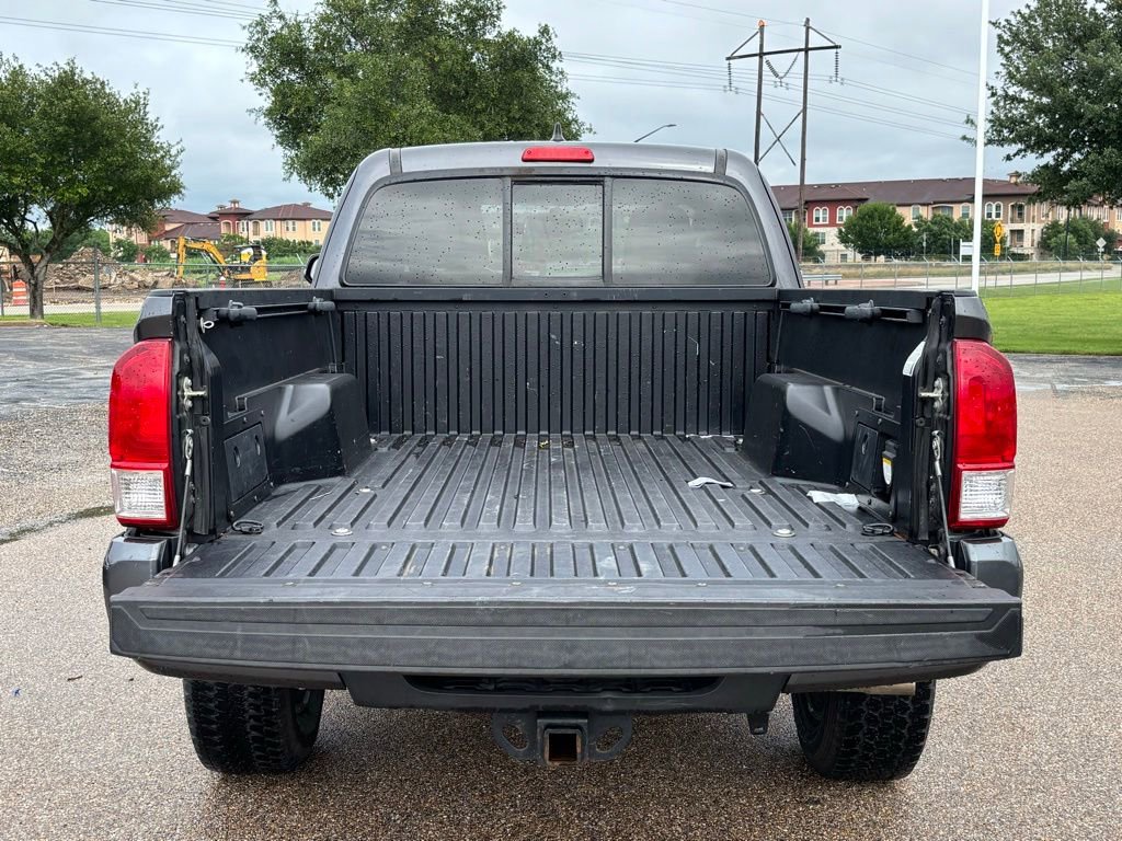 Used 2016 Toyota Tacoma TRD Sport w/ Towing Package RWD image 6