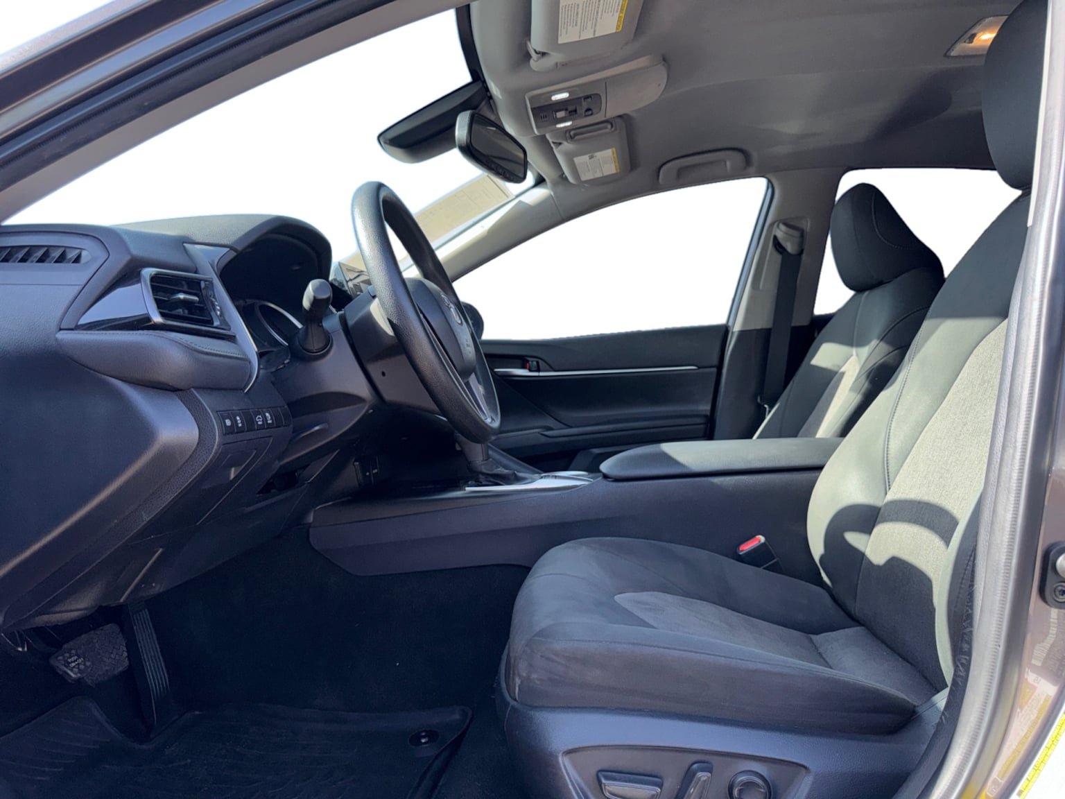 Used 2023 Toyota Camry LE w/ Convenience Package FWD image 10