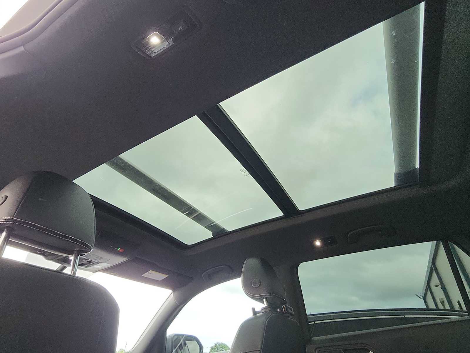 Used 2021 Volkswagen Atlas Cross Sport SE image 22