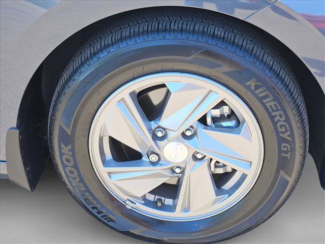 Used 2025 Hyundai Elantra SE FWD image 26