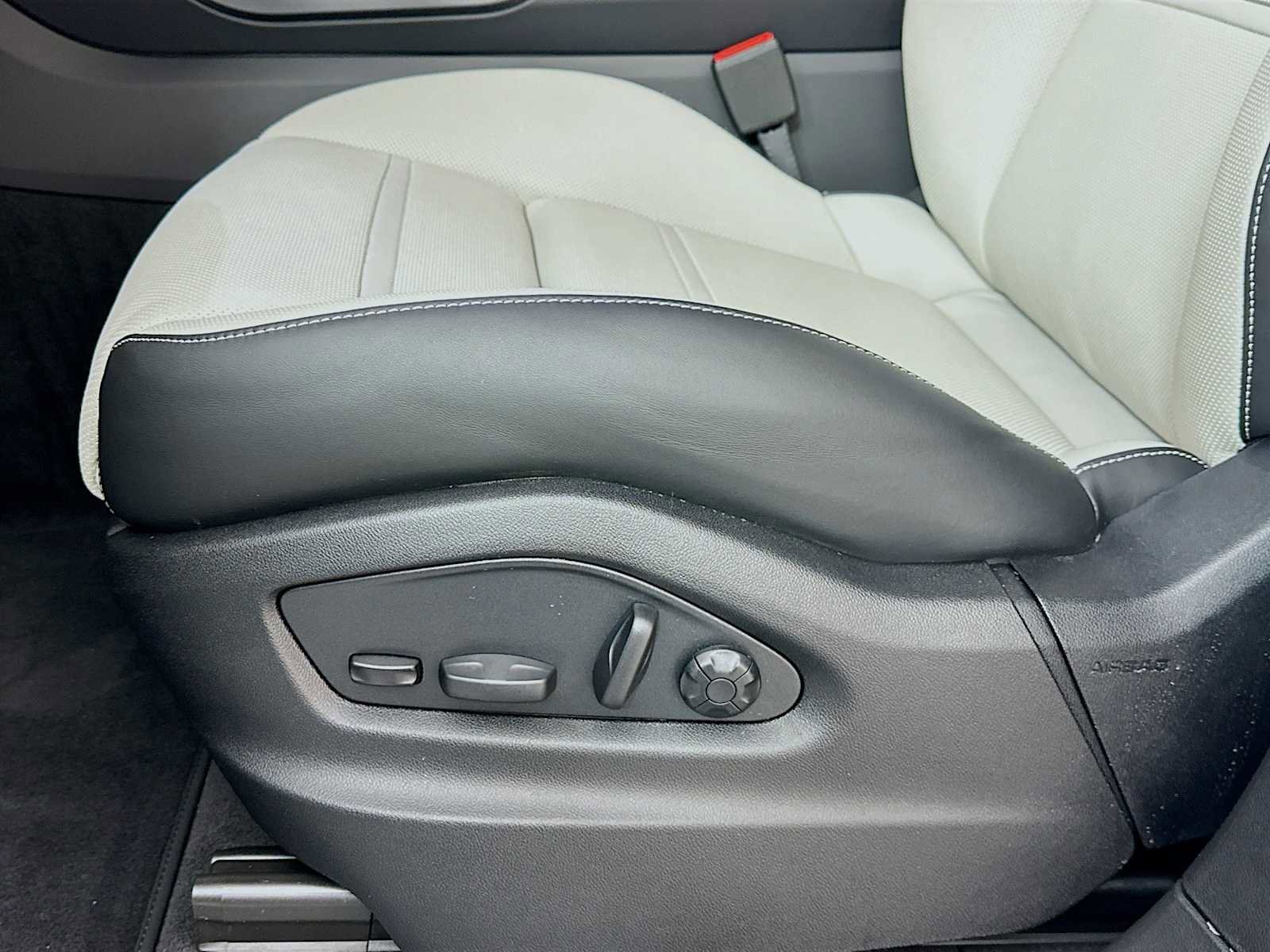 New 2026 Porsche Cayenne Coupe image 13