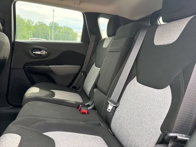 Used 2014 Jeep Cherokee Latitude FWD image 12
