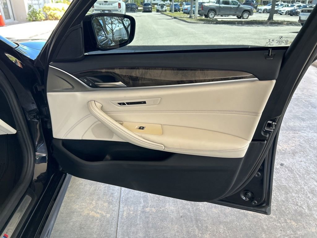 Used 2023 BMW 540i w/ M Sport Package image 23