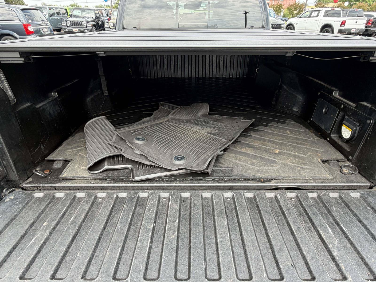 Used 2022 Toyota Tacoma TRD Off-Road w/ TRD Premium Off Road Package AWD/4WD image 36