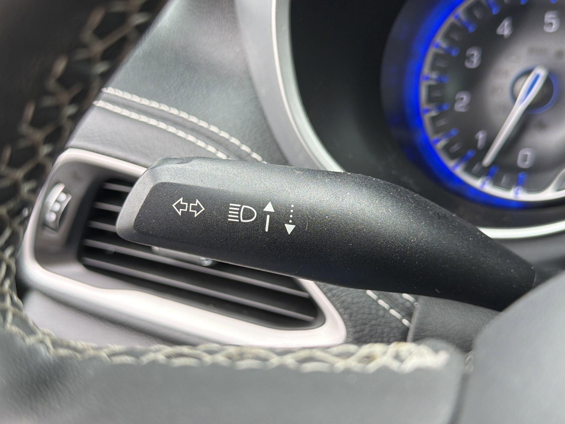 Used 2023 Chrysler Pacifica Touring image 15