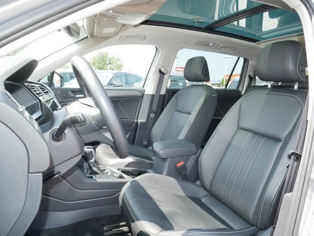 Certified 2023 Volkswagen Tiguan SE w/ Panoramic Sunroof Package AWD/4WD image 15