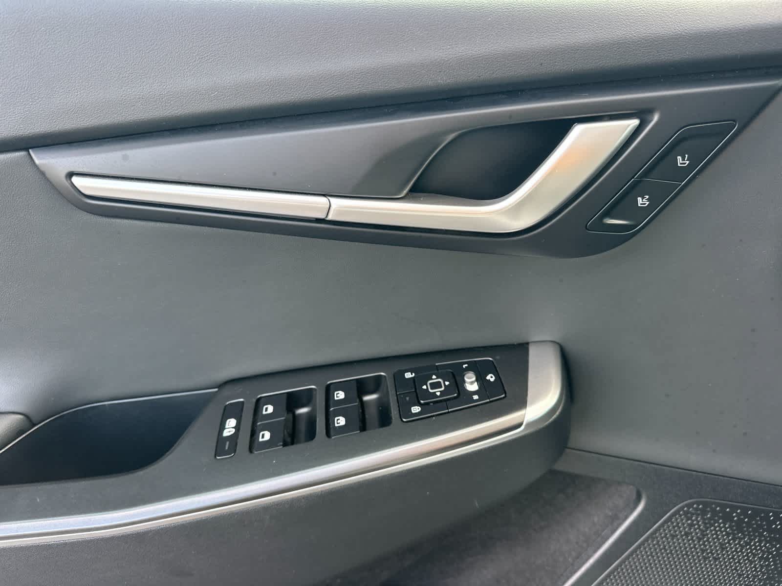 Used 2023 Kia EV6 Light RWD image 13