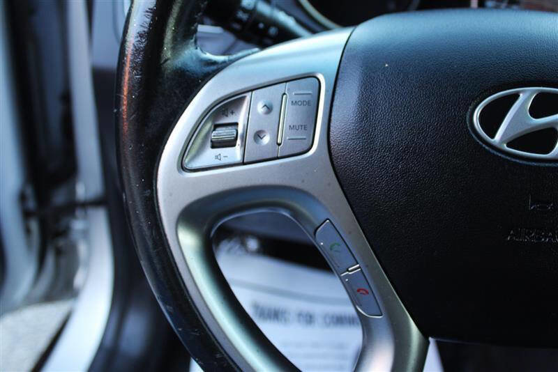 Used 2012 Hyundai Tucson Limited FWD image 16