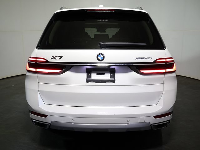 Used 2025 BMW X7 xDrive40i AWD/4WD image 10