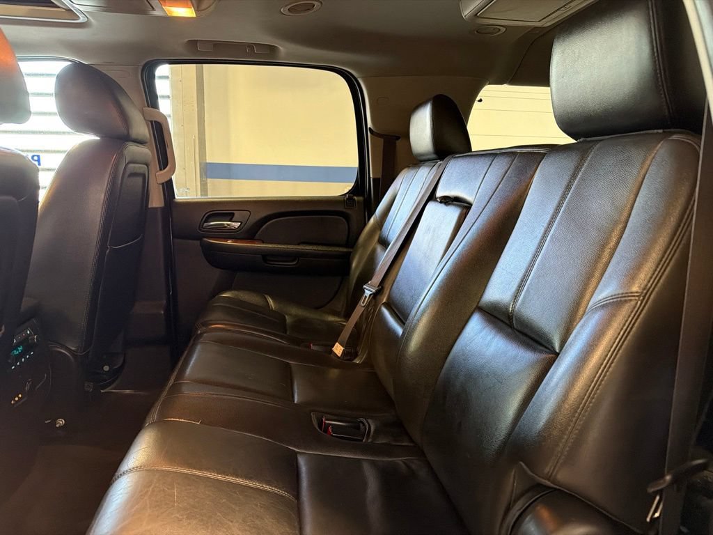 Used 2013 Chevrolet Suburban LT w/ Luxury Package AWD/4WD image 24