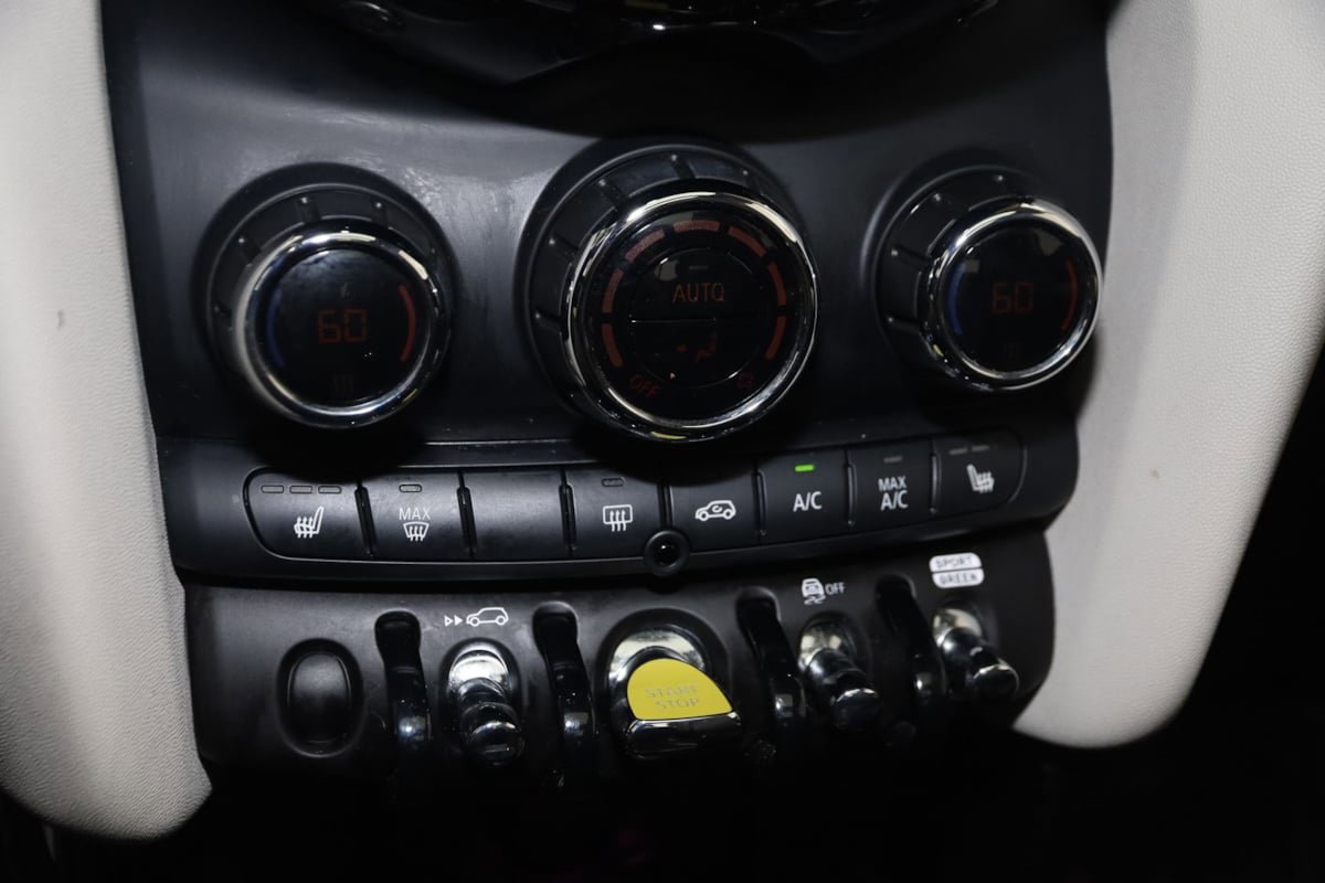Used 2021 MINI Cooper SE w/ 6.5" Touchscreen Package FWD image 30
