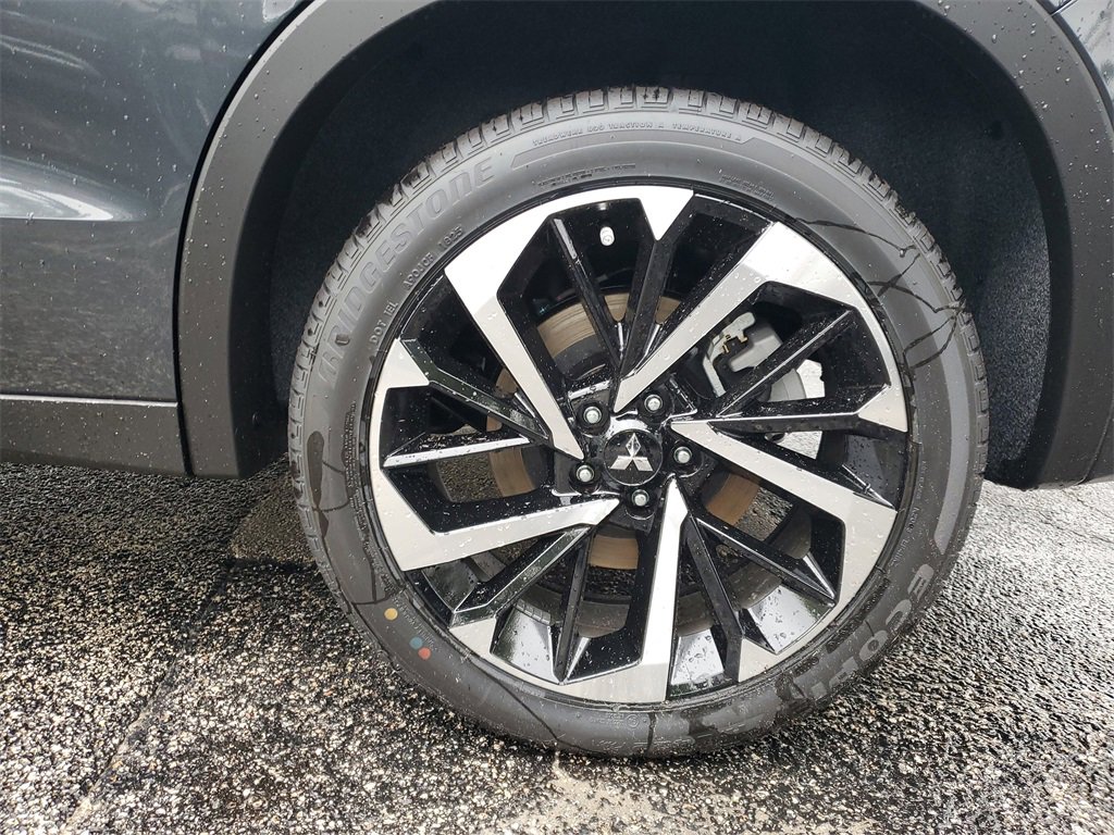 New 2025 Mitsubishi Outlander SE image 8