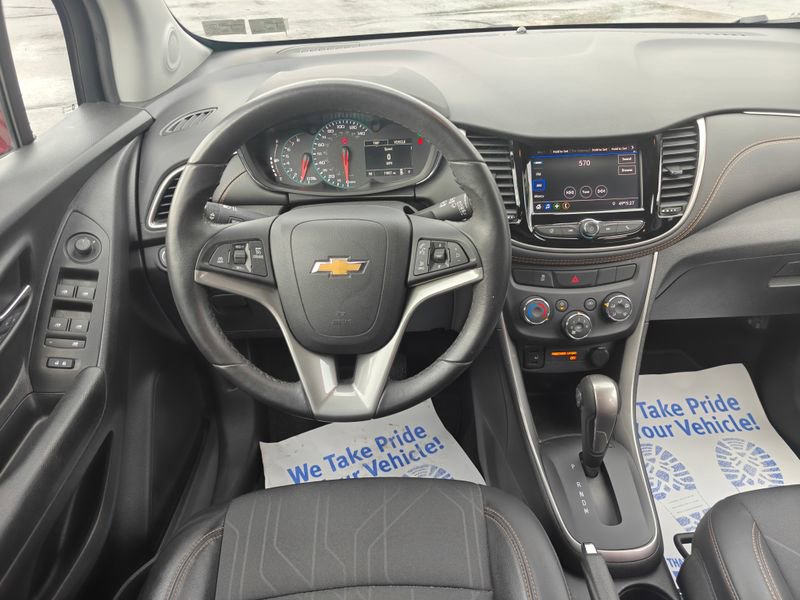 Used 2022 Chevrolet Trax LT w/ LT Convenience Package AWD/4WD image 22