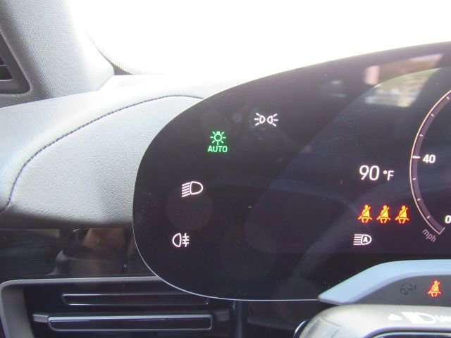 Used 2023 Porsche Taycan Premium Package w/ Premium Package image 36