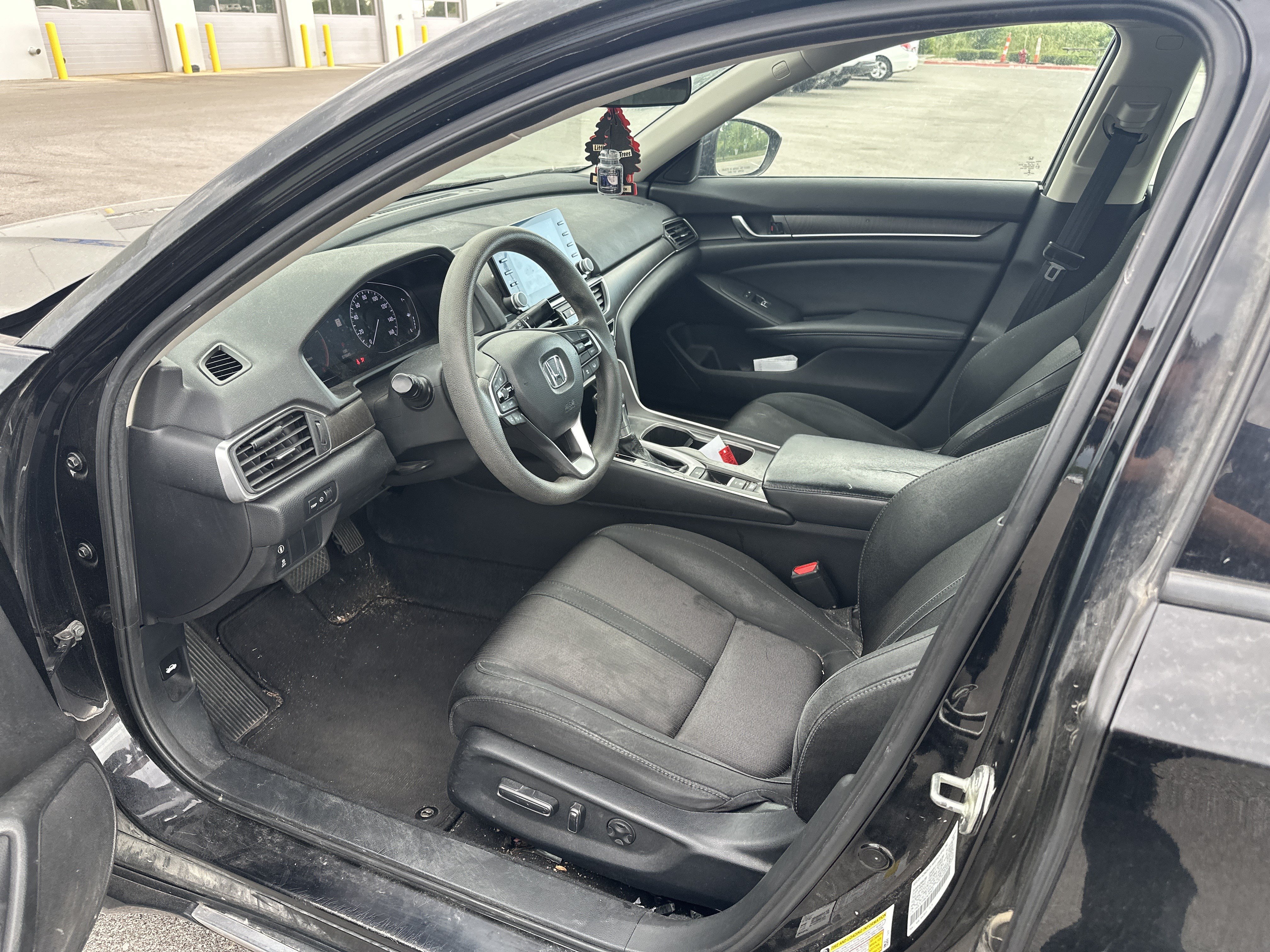 Used 2018 Honda Accord EX image 9