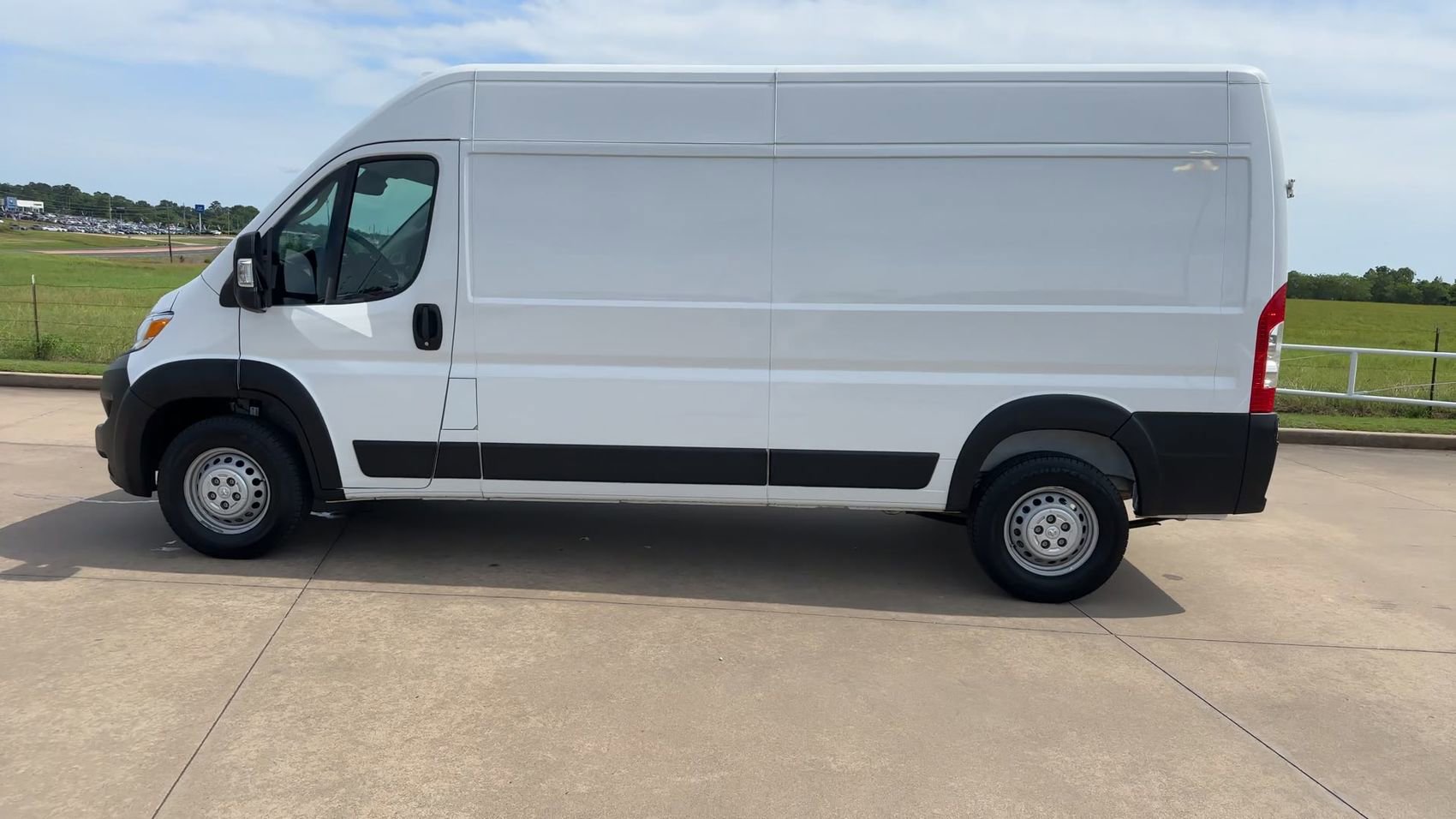 Used 2025 RAM ProMaster 2500 w/ Convenience Group FWD image 5