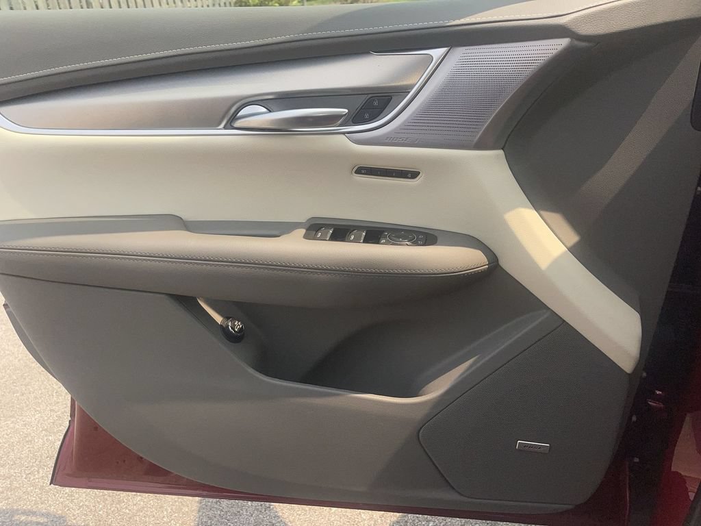 Used 2023 Cadillac XT5 Premium Luxury w/ Technology Package AWD/4WD image 27
