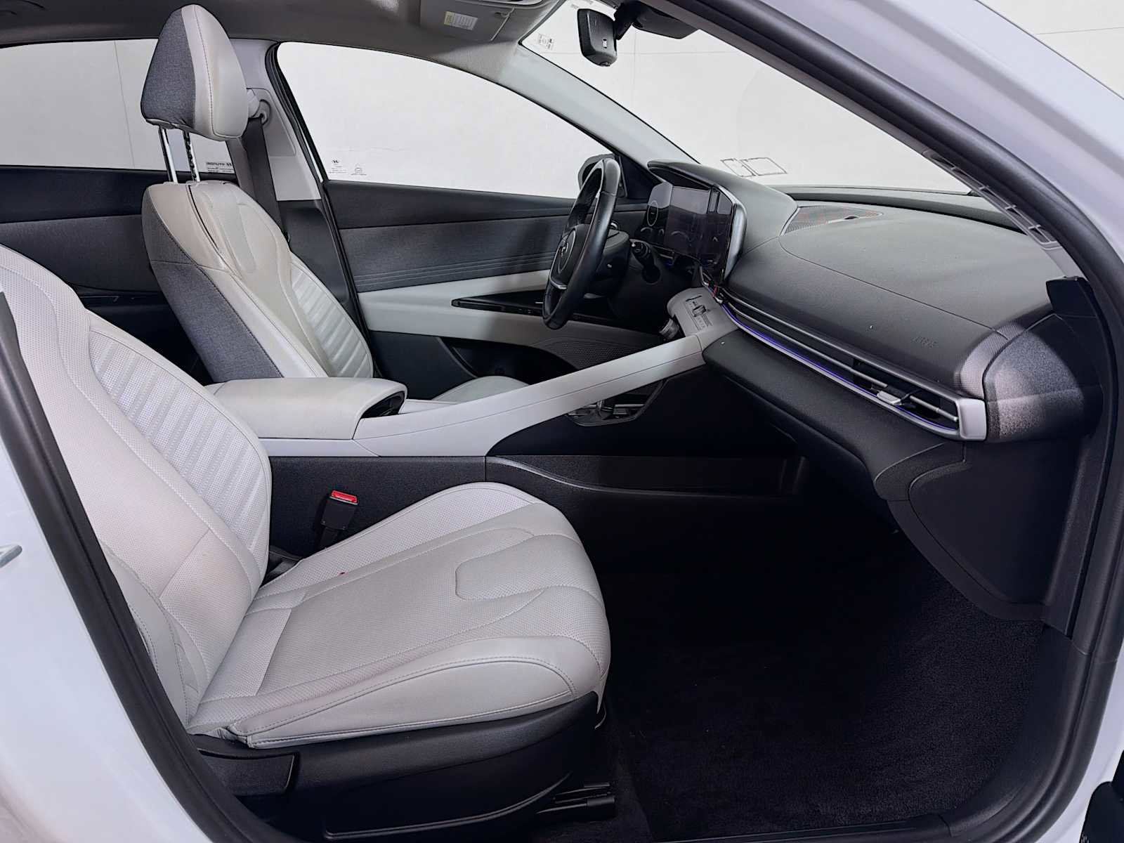 Used 2021 Hyundai Elantra Limited w/ Cargo Package image 26