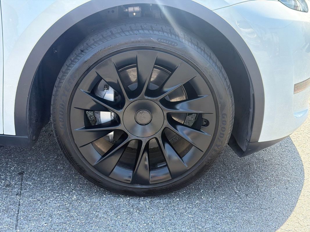 Used 2025 Tesla Model Y Long Range image 12