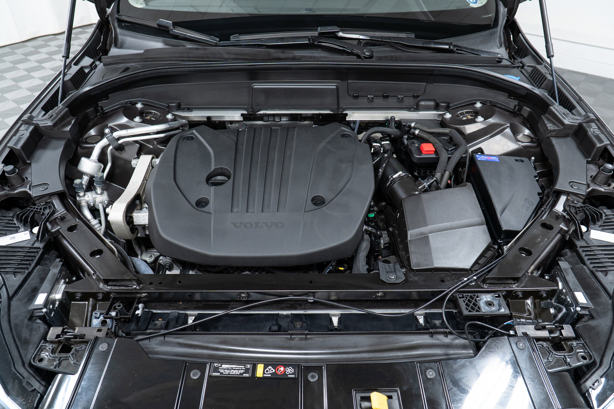 Certified 2023 Volvo XC60 B5 Plus w/ Climate Package image 9